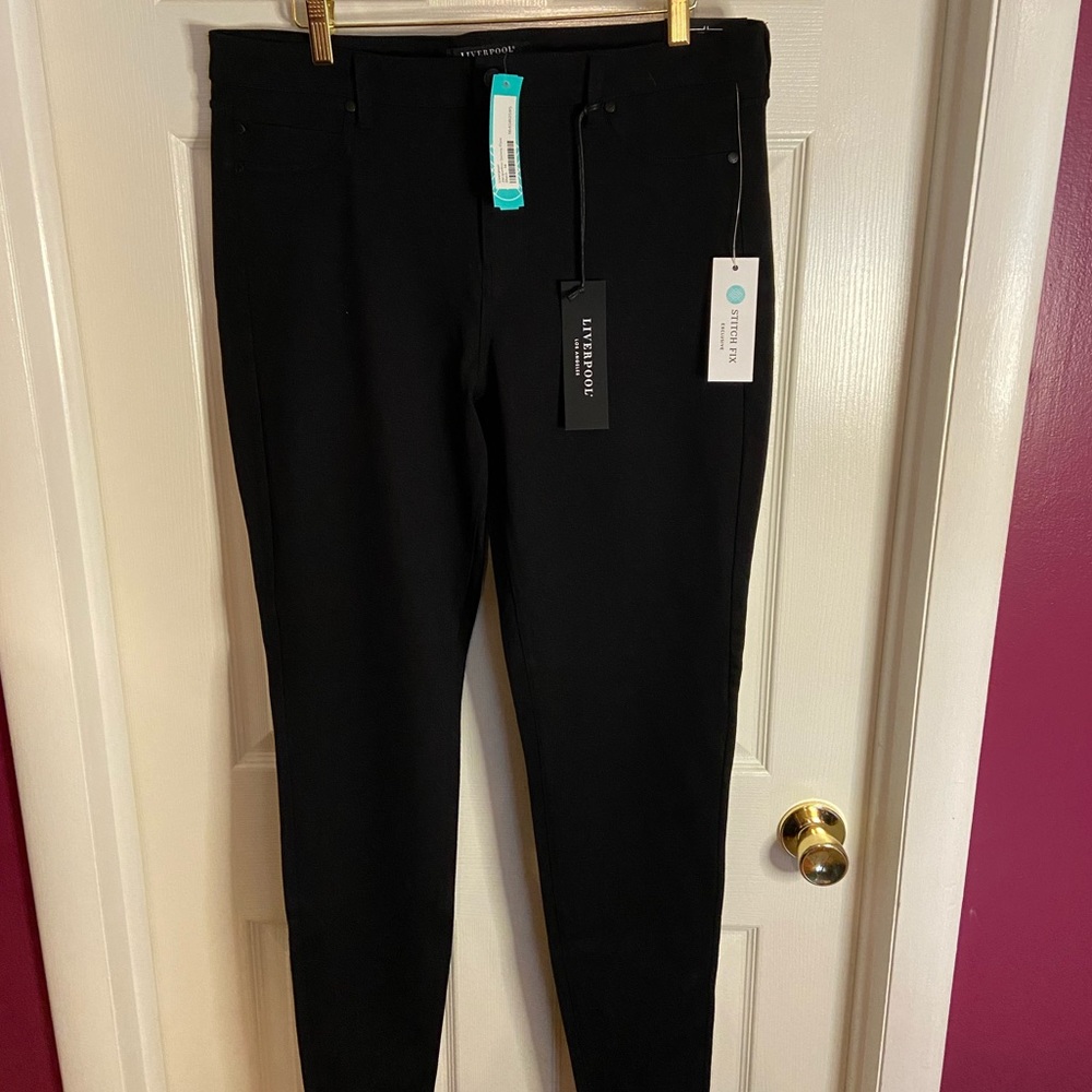 NWT Liverpool Jacqueline skinny pants. Black. Size 14.